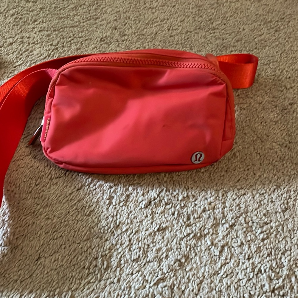 Lululemon coral Crossbody